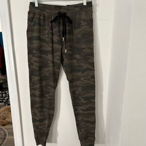 ZYIA Women’s Camouflage Jogger Pants Size Medium